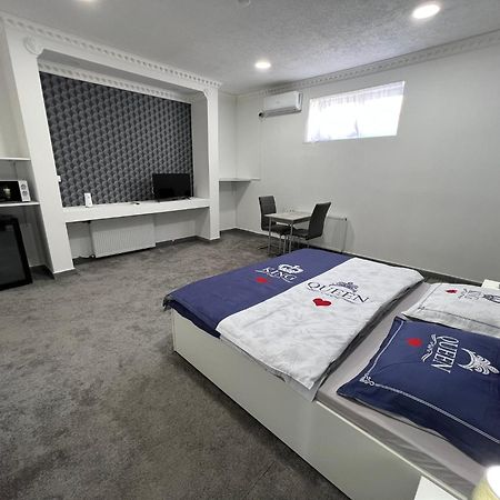 Adel Apartman Kisujszallas Buitenkant foto