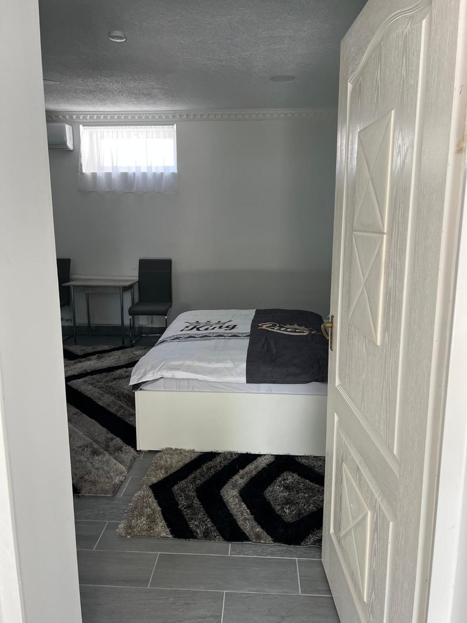 Adel Apartman Kisujszallas Buitenkant foto