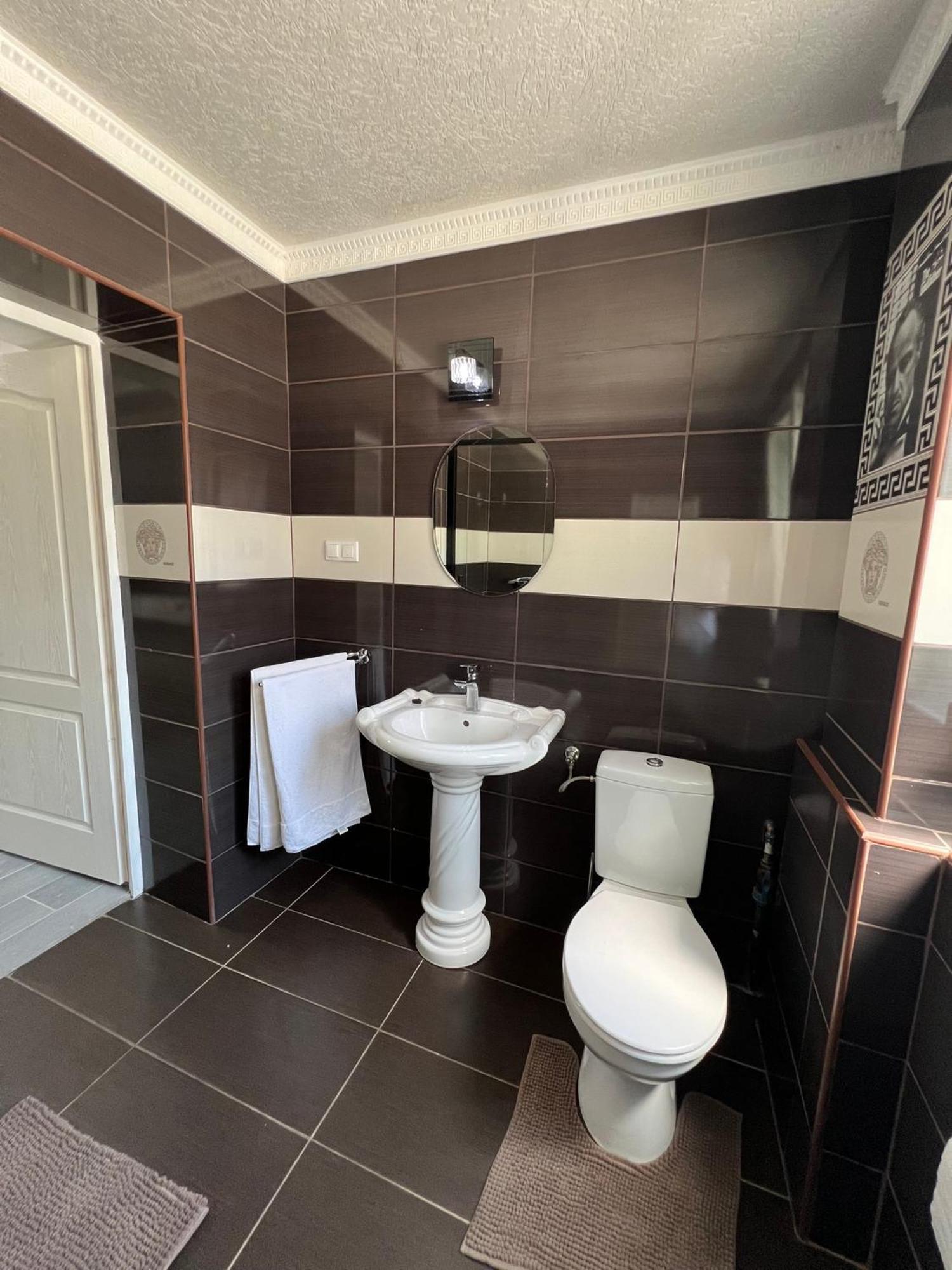Adel Apartman Kisujszallas Buitenkant foto