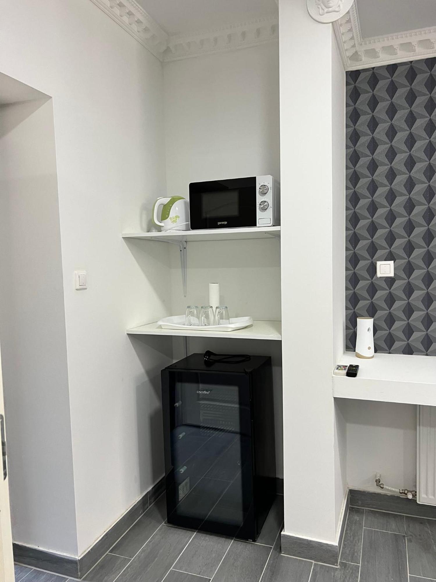 Adel Apartman Kisujszallas Buitenkant foto