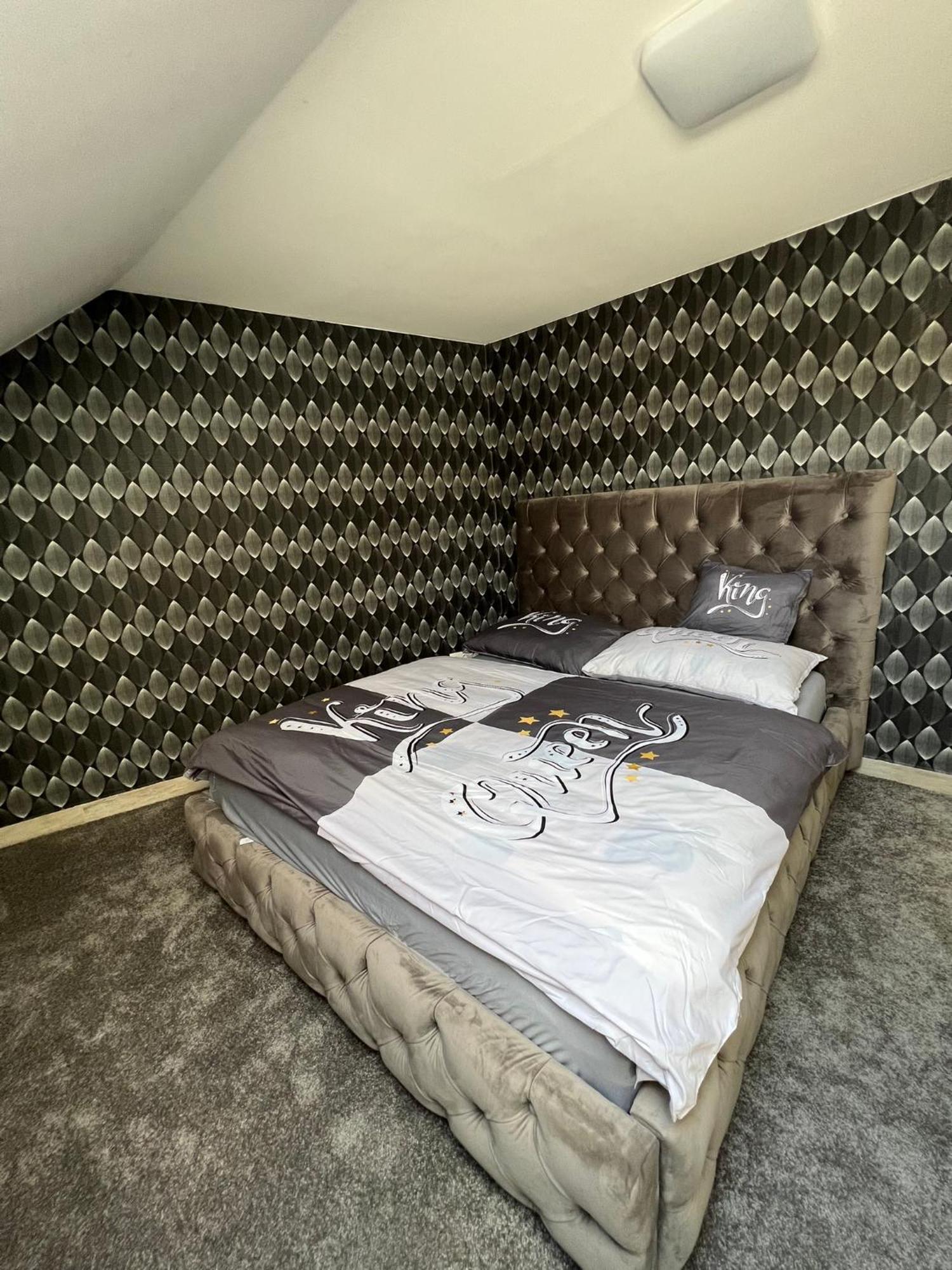 Adel Apartman Kisujszallas Buitenkant foto