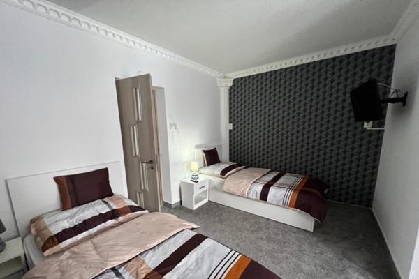 Adel Apartman Kisujszallas Buitenkant foto