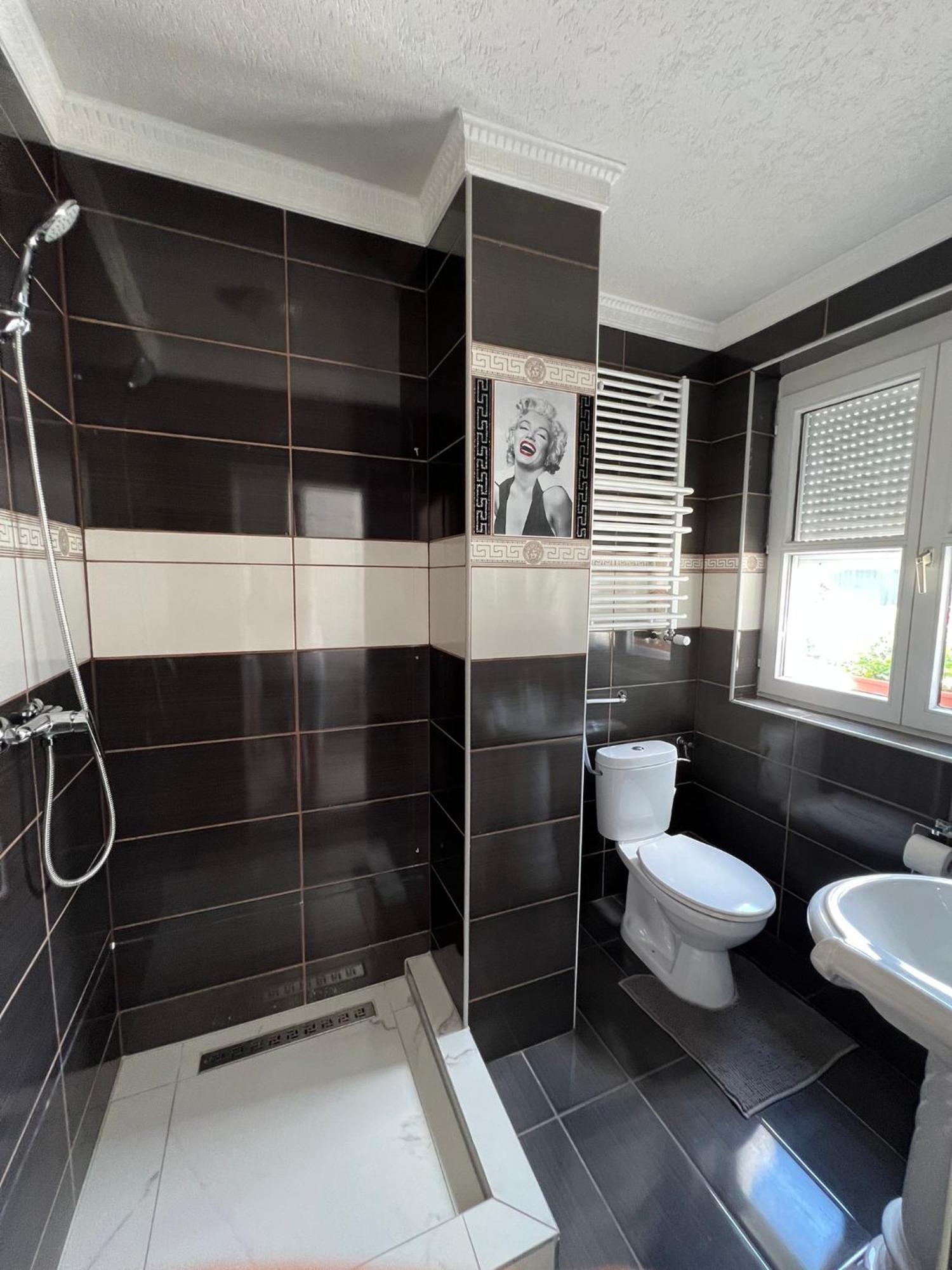 Adel Apartman Kisujszallas Buitenkant foto