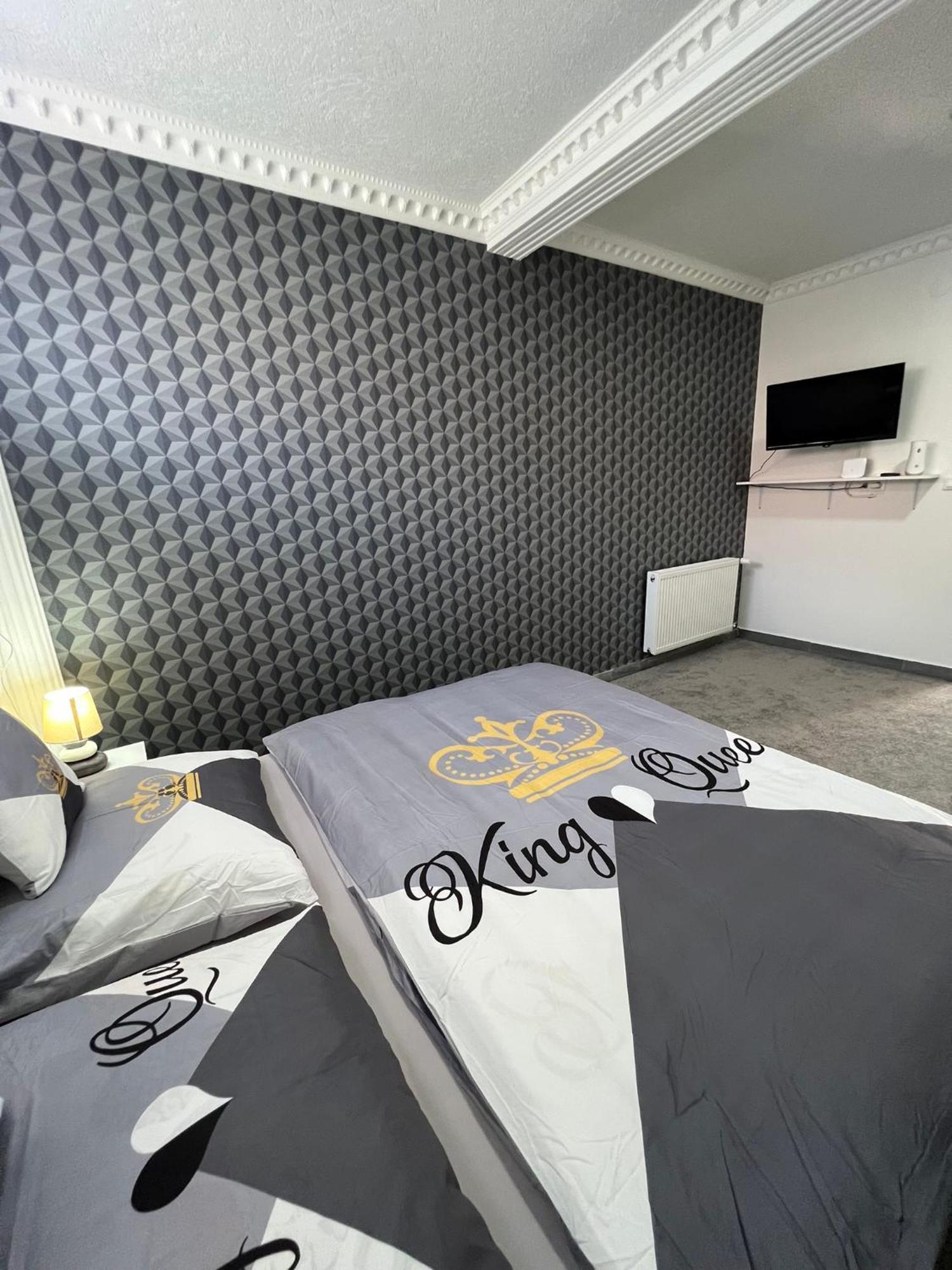 Adel Apartman Kisujszallas Buitenkant foto