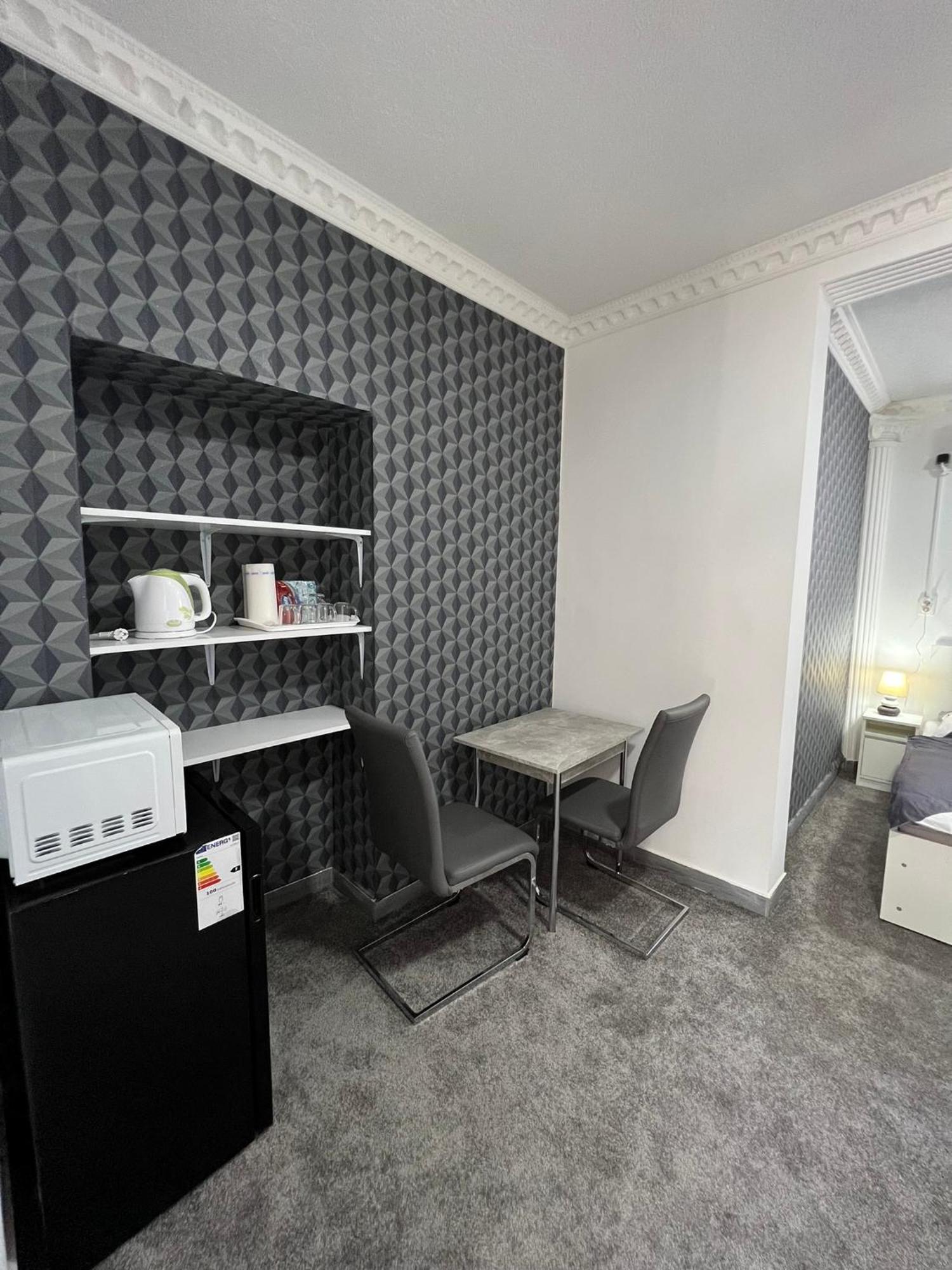 Adel Apartman Kisujszallas Buitenkant foto