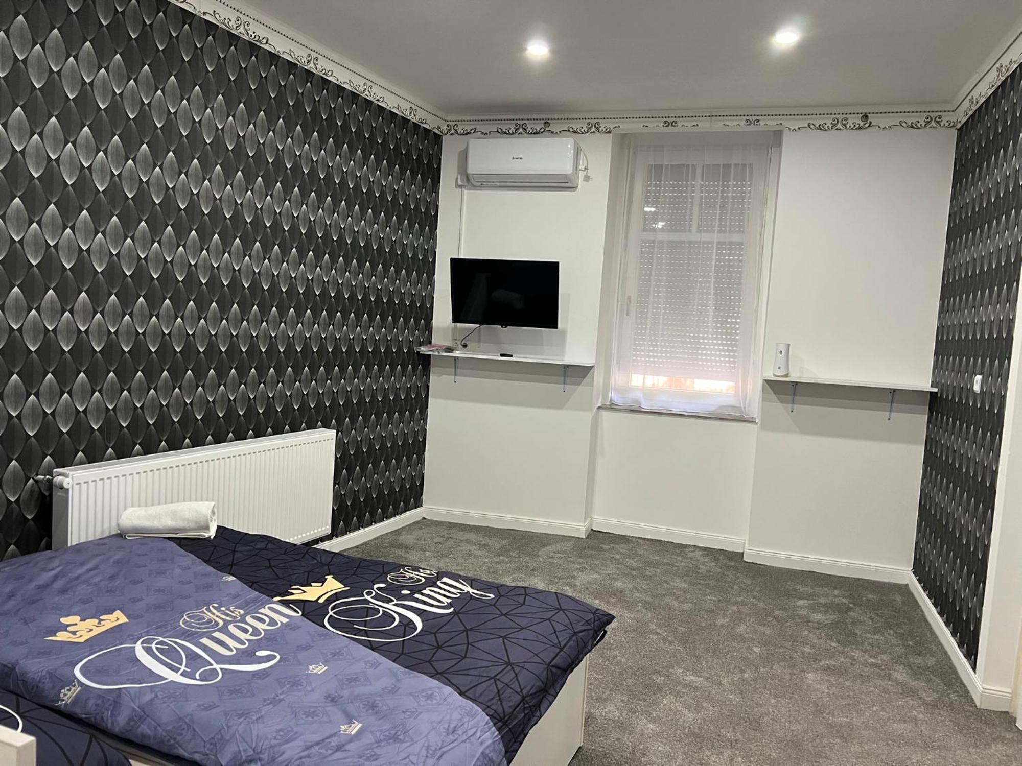 Adel Apartman Kisujszallas Buitenkant foto